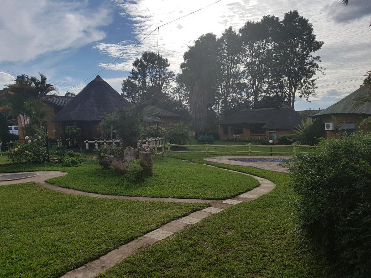 Reed Mat Lodge Лусака Екстер'єр фото