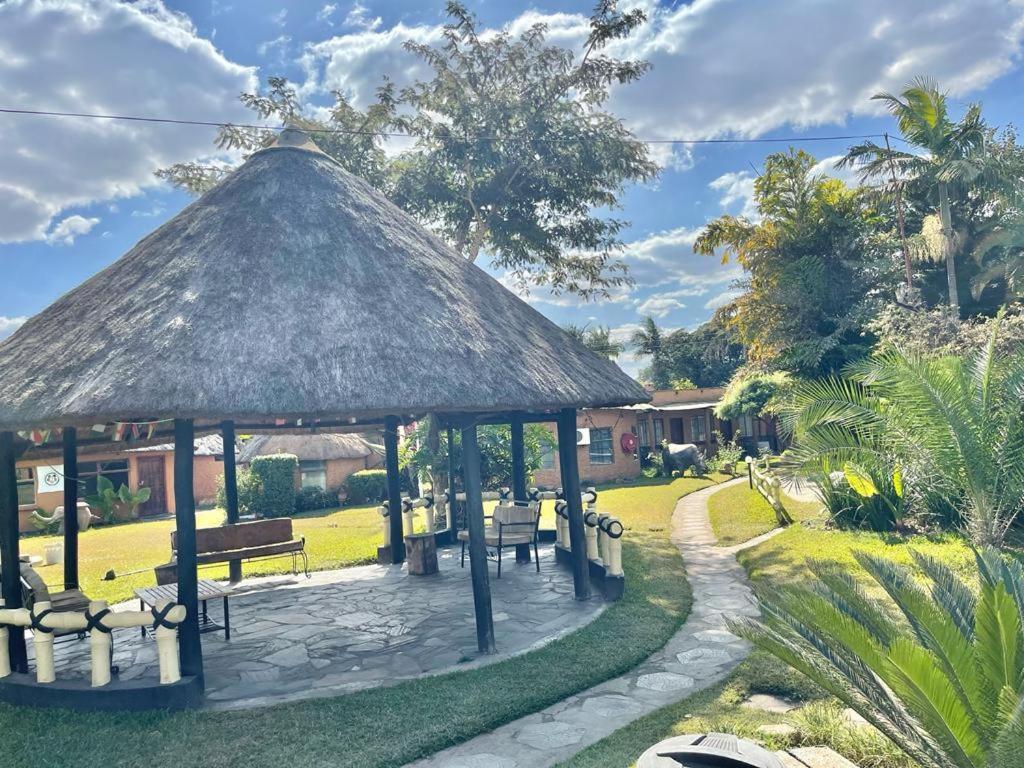 Reed Mat Lodge Лусака Екстер'єр фото